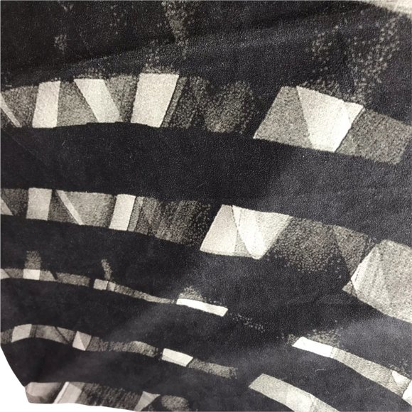 Lululemon Yoga Towel, Large, Black White Abstract Lines Brush Stream Silver - Picture 9 of 16